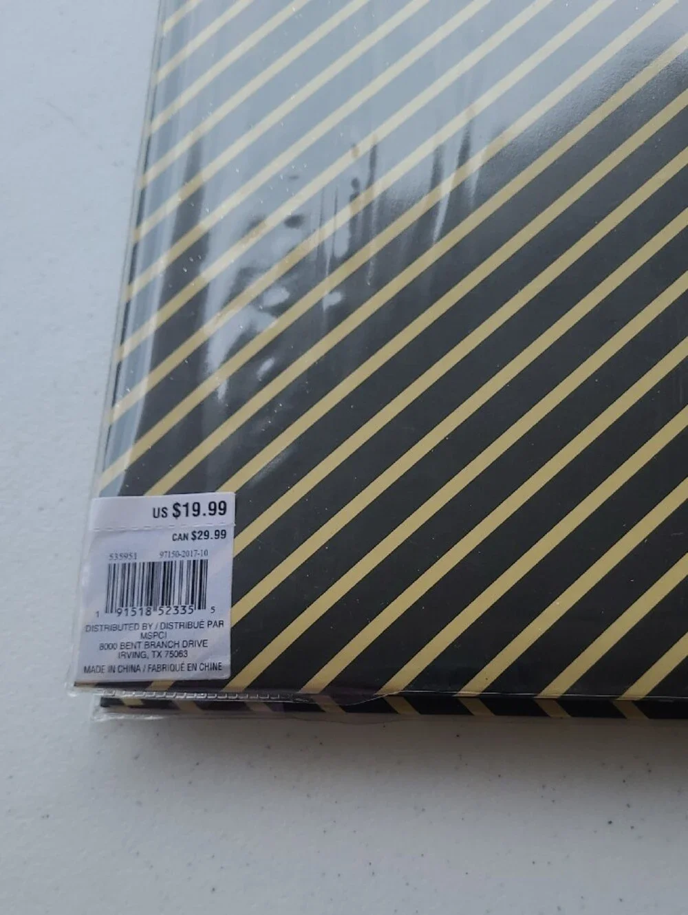 NWT-Recollections Black and Gold Diagonal Stripe Scrapbook Album